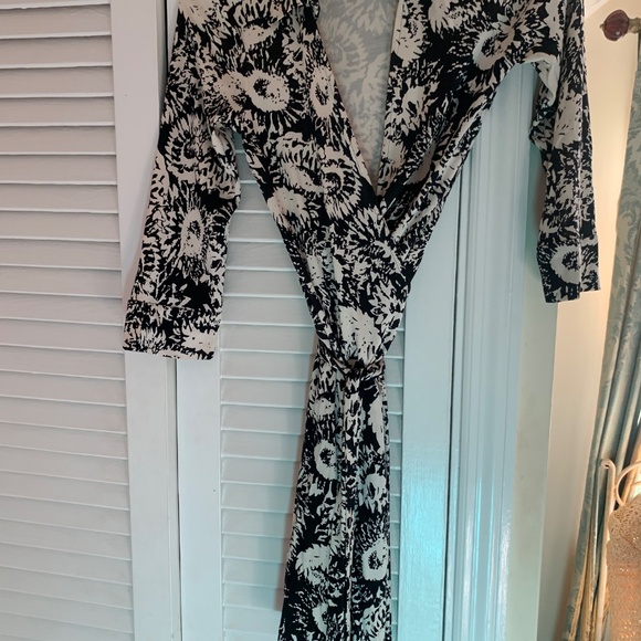 Diane Von Furtstenberg vintage wrap dress - Picture 3 of 4